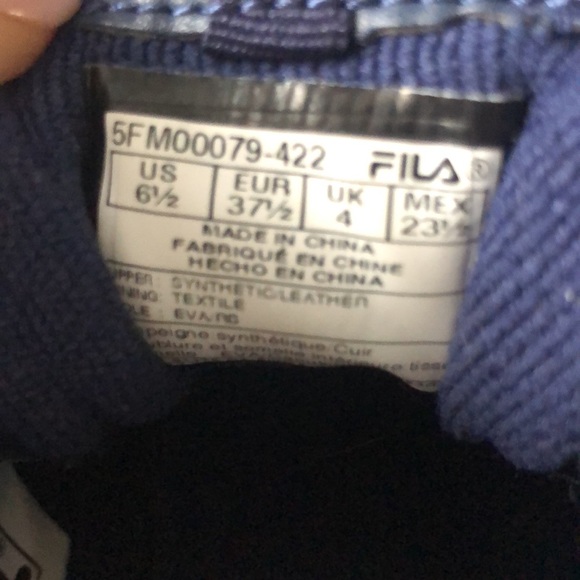 Fila women’s size 6.5US shoes. Used see pics - Picture 6 of 7